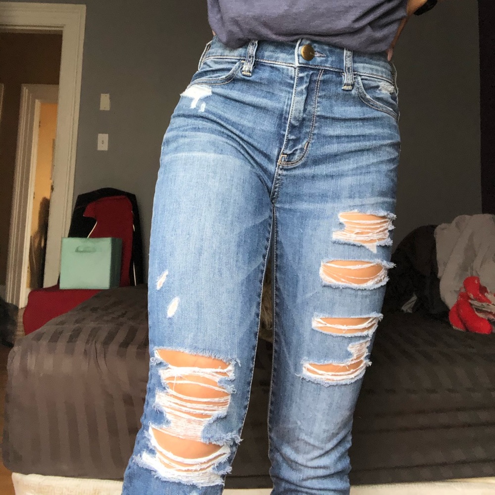 SOLD 💜American Eagle High Rise Ripped Jeans - Picture 3 of 3